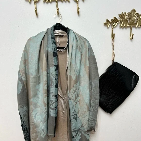 Silver & blue scarf/shawl - Picture 3 of 8